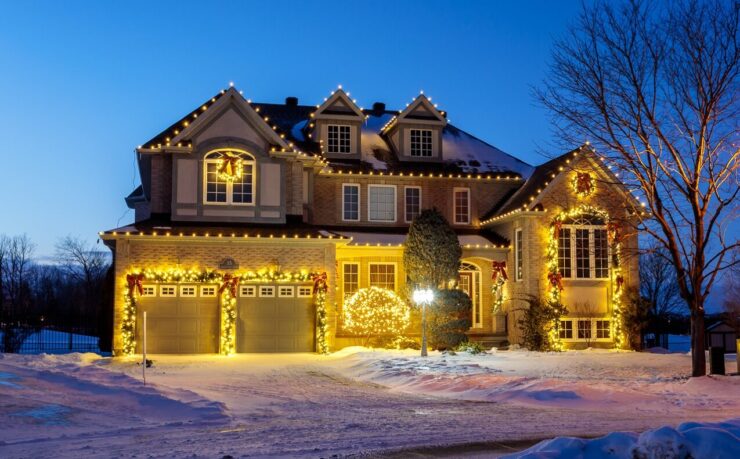 11 Pros and Cons of Leaving Your Outdoor Christmas lights up All Year ...