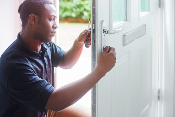 Lock Comes Out Steps to Take When You are Locked Out - Opening Your Door Safely ...