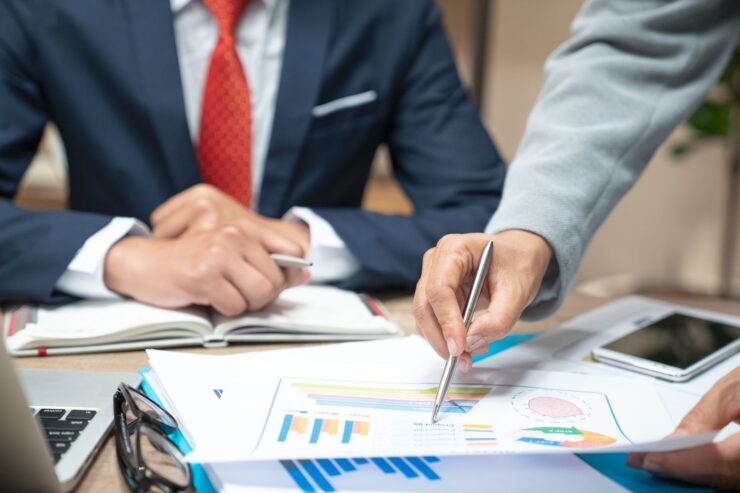 Traders making trade plan on the table